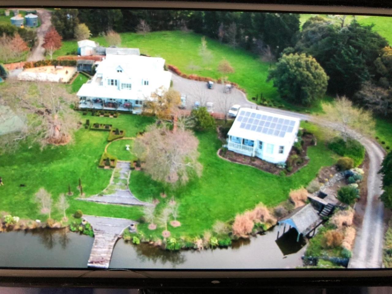 Te Kopura Lodge Martinborough Exterior photo